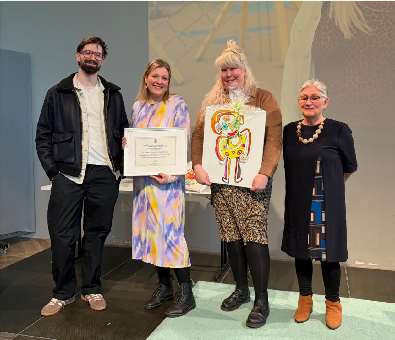Vigfús Karl, Eva Halldóra, Hrefna Þórarins og fulltrúi Borgarleikhússins